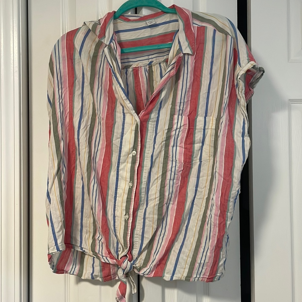 Old Navy stripped button up top!